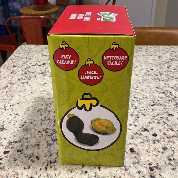 New The Grinch Waffle Maker in the box - Picture 4 of 7